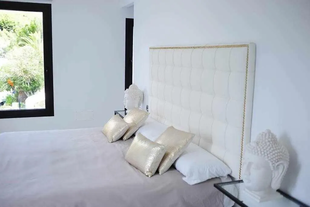 Balinese Villa Near The Beach Outdoor Jacuzzi Cala Llonga