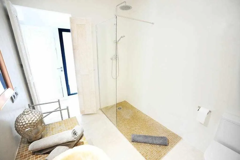 Balinese Villa Near The Beach Outdoor Jacuzzi Cala Llonga  Spanien