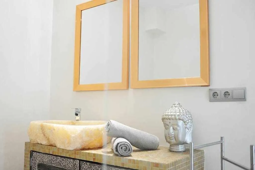 Balinese Villa Near The Beach Outdoor Jacuzzi Cala Llonga  Cala Llonga (Ibiza)