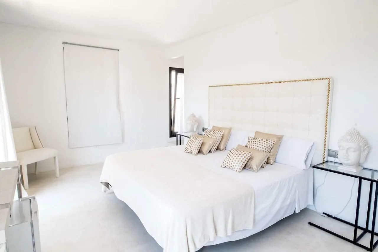 Balinese Villa Near The Beach Outdoor Jacuzzi Cala Llonga   Cala Llonga (Ibiza)