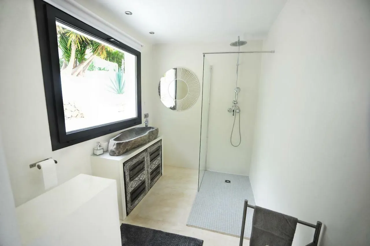Balinese Villa Near The Beach Outdoor Jacuzzi Cala Llonga   Cala Llonga (Ibiza)